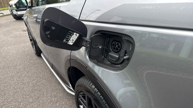 Land Rover Discovery Sport 1.5 P270e Metropolitan 5dr Auto [5 Seat] [NI] Station Wagon - Image 36